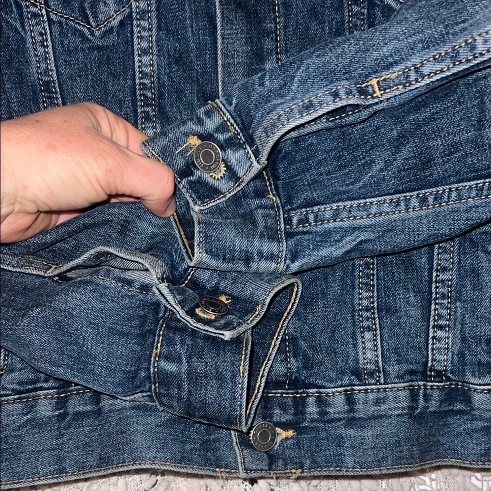 Gap Kids Distressed Denim Jacket Size 10/11 Large